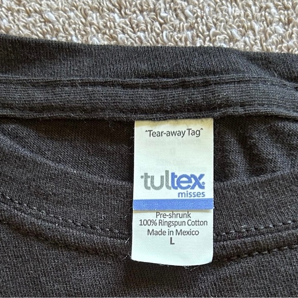 Stranger Things’ “Friends Don’t Lie,”  Distressed Black/Red Graphic Tee - Picture 2 of 2